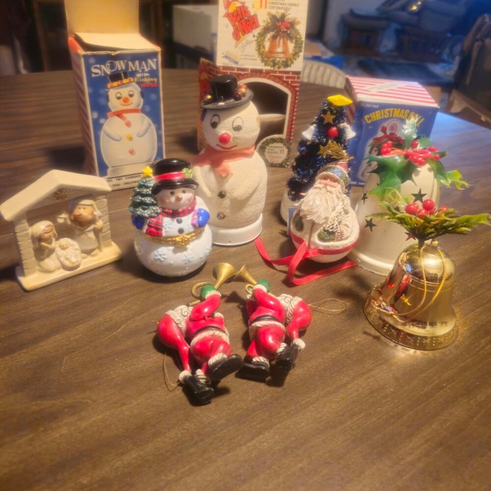 9 CHRISTMAS ORNAMENTS